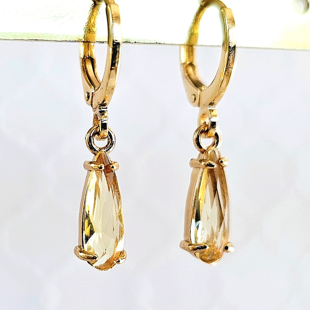 Brand New nimalist Mini's Champagne Teardrop Drop Leverback Earrings